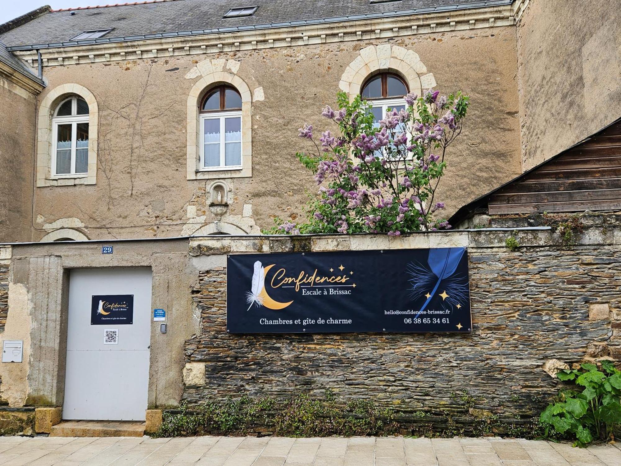 Bed and Breakfast Confidences Escale A Brissac Exterior foto